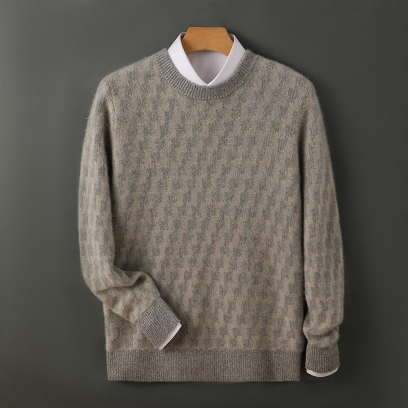 Men'S High-End Round Neck Velvet Sweater, Stylish Goat Velvet, Winter Double-Stranded Loose Thick Base Layer Pullover for Young And Middle-Aged