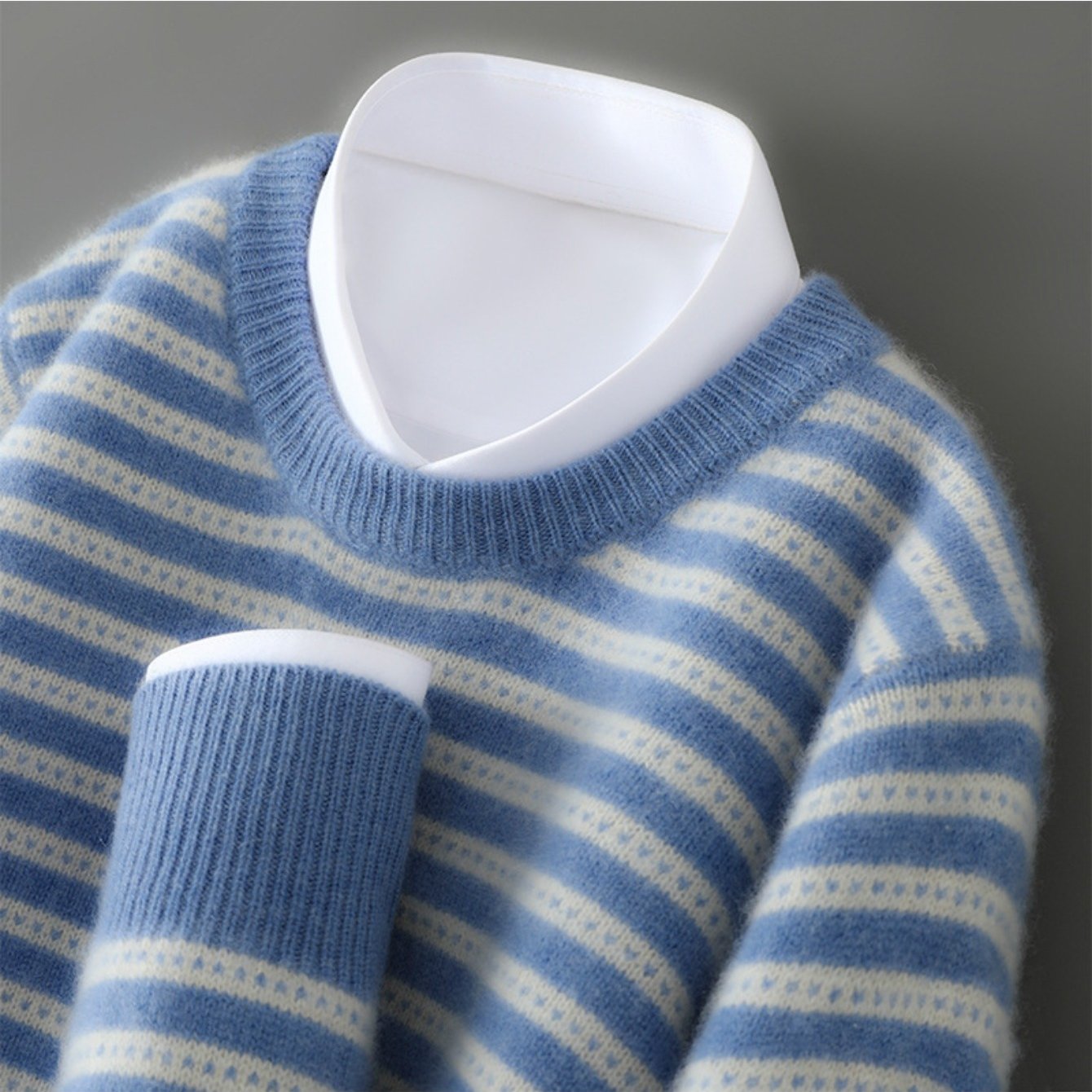 Winter Men'S Round Neck Color-Blocked Thick Knitted Sweater, Loose And Stylish, 100% Knitted Base Layer.