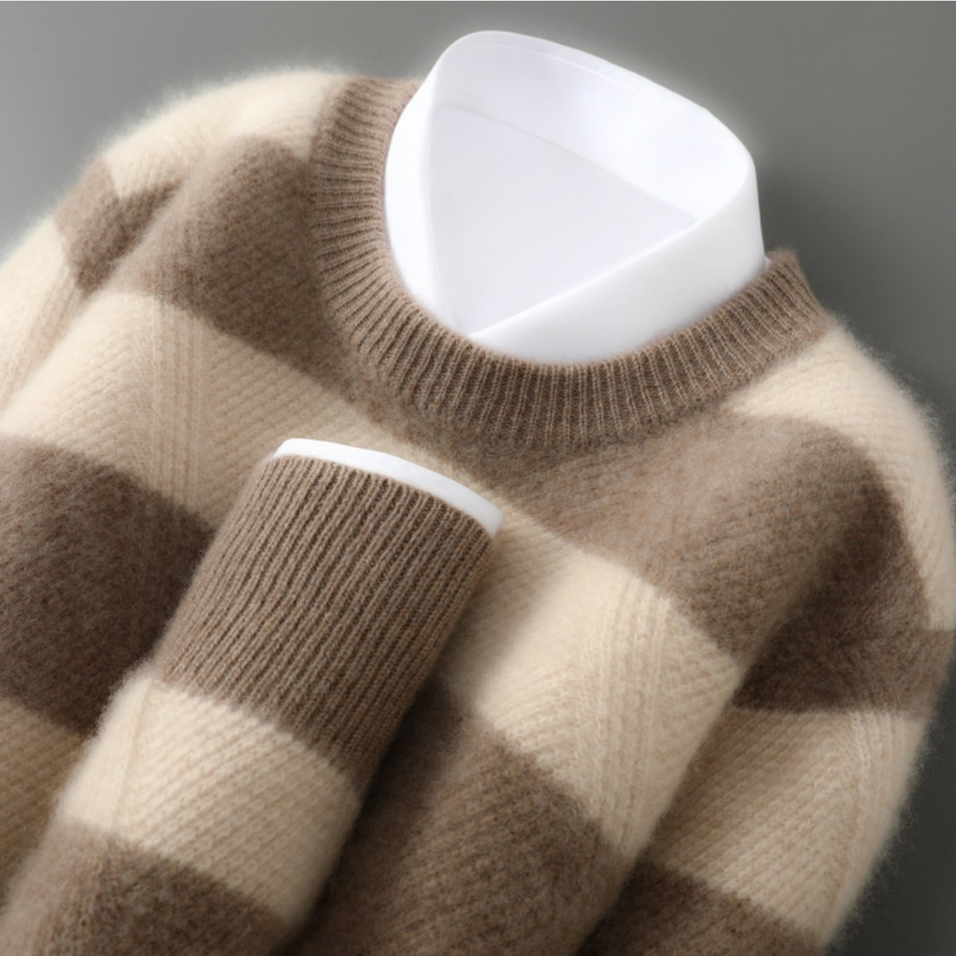 New Autumn And Winter Color-Blocked Thick Round-Neck Pullover Sweater for Men, Featuring a Relaxed Fit And Knitted Design