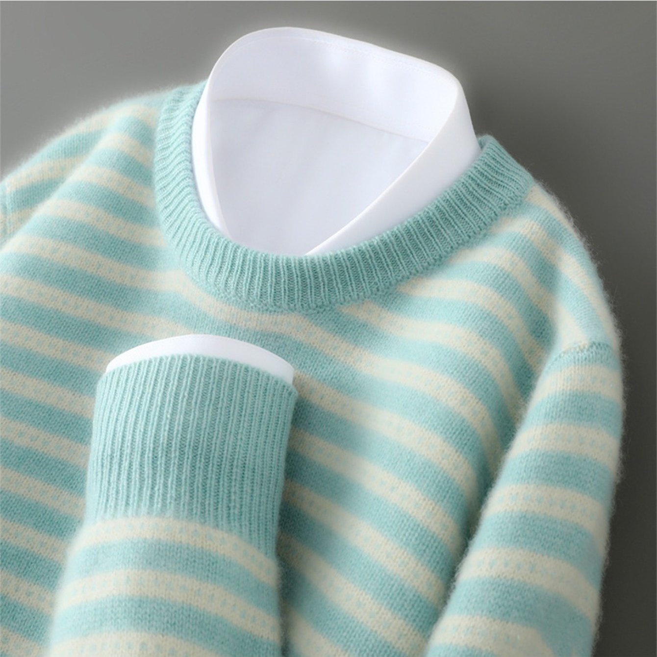 Winter Men'S Round Neck Color-Blocked Thick Knitted Sweater, Loose And Stylish, 100% Knitted Base Layer.